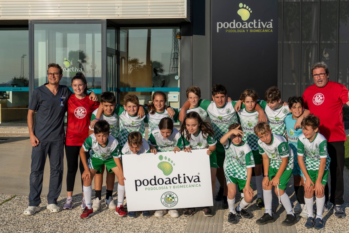 EFOscense's tweet photo. 📸 | Las chicas y chicos del equipo Alevín C hicieron una visita a su patrocinador Podoactiva ( @Podoactiva ). Los jugadores pasaron una tarde divertida con la visita a sus instalaciones y la posterior merendola. 

¡Muchas gracias por ser parte de la familia EFO! 

#AupaEFO ⬜🟩 https://t.co/g5syTdFb6O