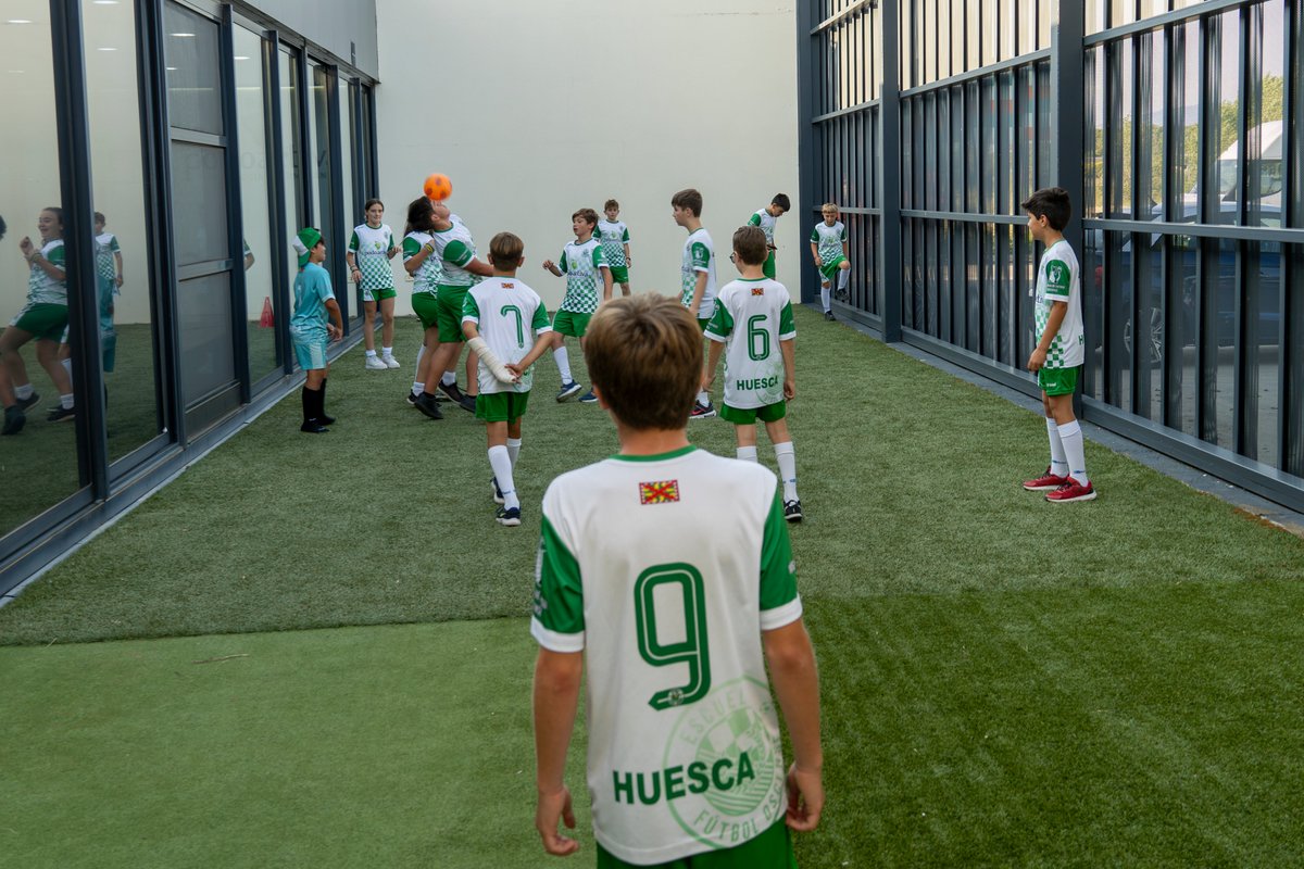 EFOscense's tweet photo. 📸 | Las chicas y chicos del equipo Alevín C hicieron una visita a su patrocinador Podoactiva ( @Podoactiva ). Los jugadores pasaron una tarde divertida con la visita a sus instalaciones y la posterior merendola. 

¡Muchas gracias por ser parte de la familia EFO! 

#AupaEFO ⬜🟩 https://t.co/g5syTdFb6O