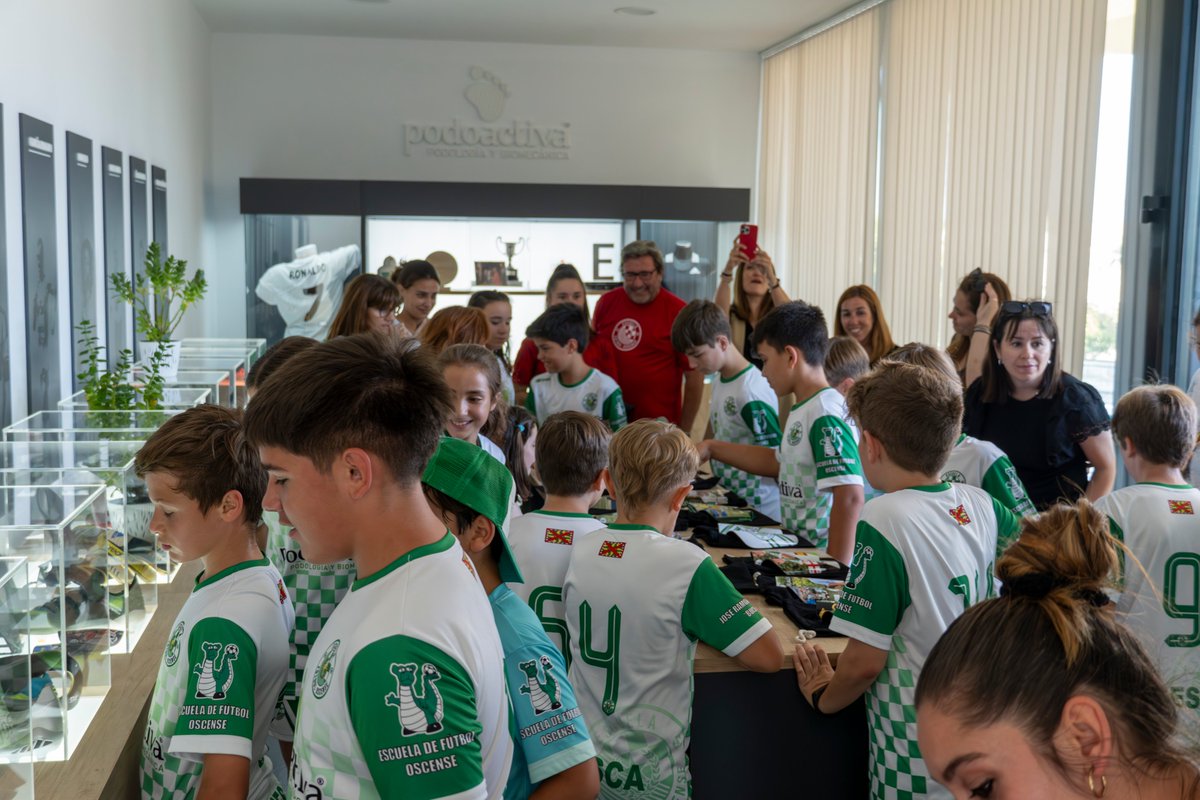 EFOscense's tweet photo. 📸 | Las chicas y chicos del equipo Alevín C hicieron una visita a su patrocinador Podoactiva ( @Podoactiva ). Los jugadores pasaron una tarde divertida con la visita a sus instalaciones y la posterior merendola. 

¡Muchas gracias por ser parte de la familia EFO! 

#AupaEFO ⬜🟩 https://t.co/g5syTdFb6O