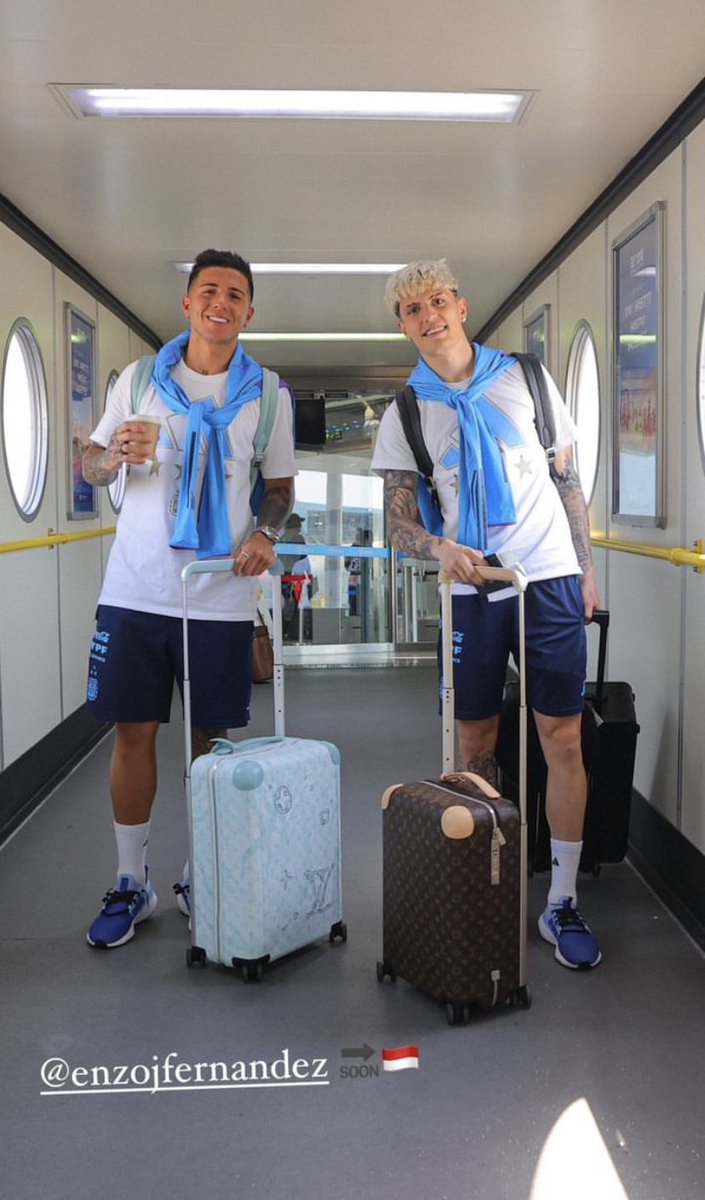 lalanacorp's tweet image. Setelah menjalani laga melawan Timnas Australia kemarin, para pemain Argentina sama-sama menunjukkan semangat mereka untuk pergi ke Indonesia melalui Instagram story. Jadi beneran ga ikut nih bang Messi? 👀 
-
#LLNCORP