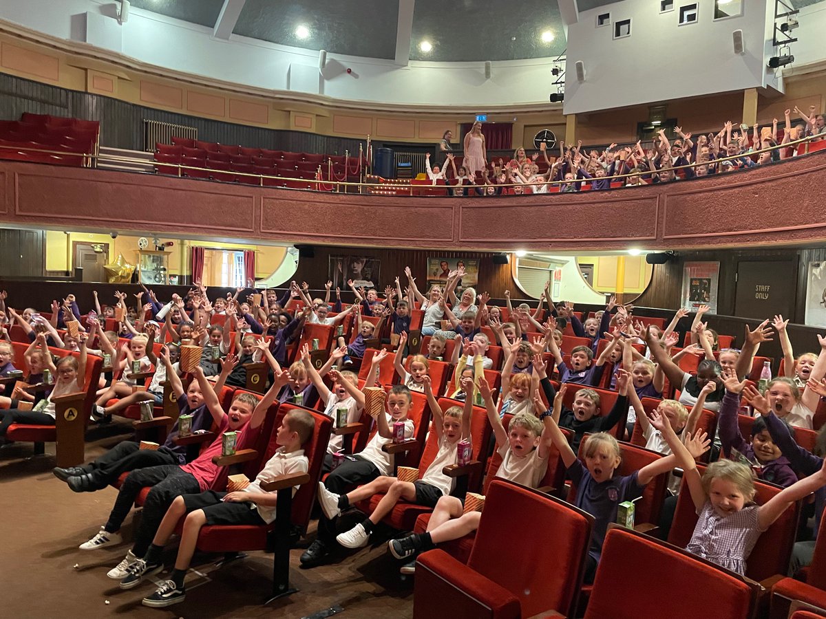 Mrs Meneely tweet media