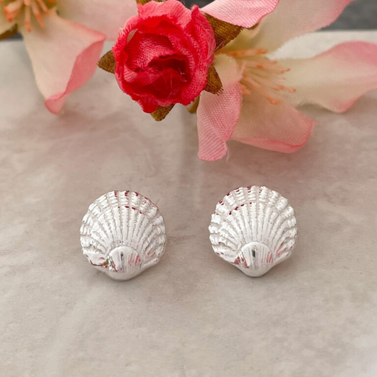 katymason32's tweet photo. @BritishCrafting I love these earrings from laura Llewelyn Designs #tbchrelaunch
https://t.co/0asjVW8NYO https://t.co/kwBPcobzsa