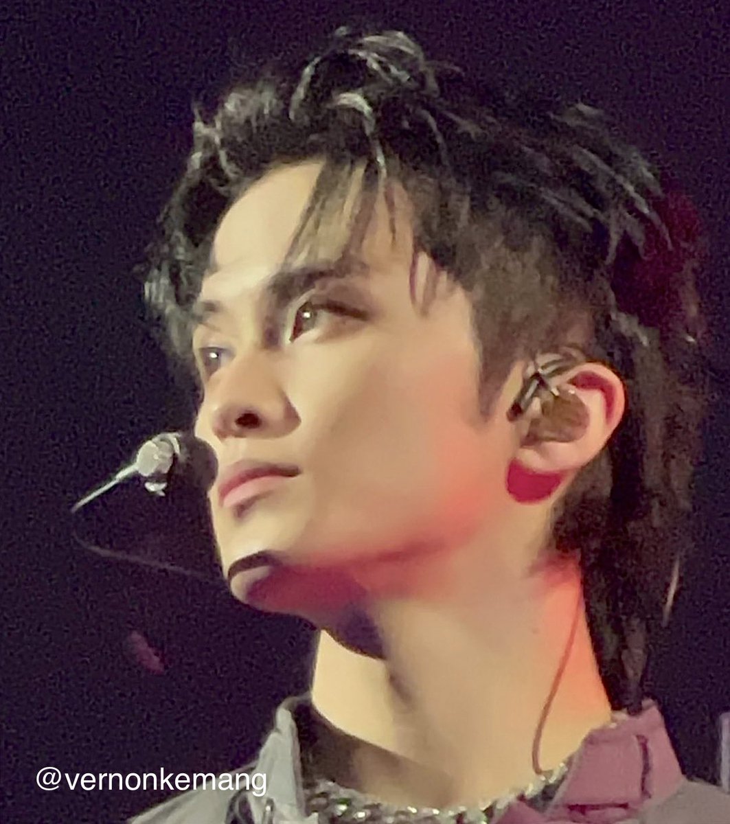 swafnlake's tweet photo. MARK UNDERCUT BLACKHAIR??????? https://t.co/N0tC2Of7yS