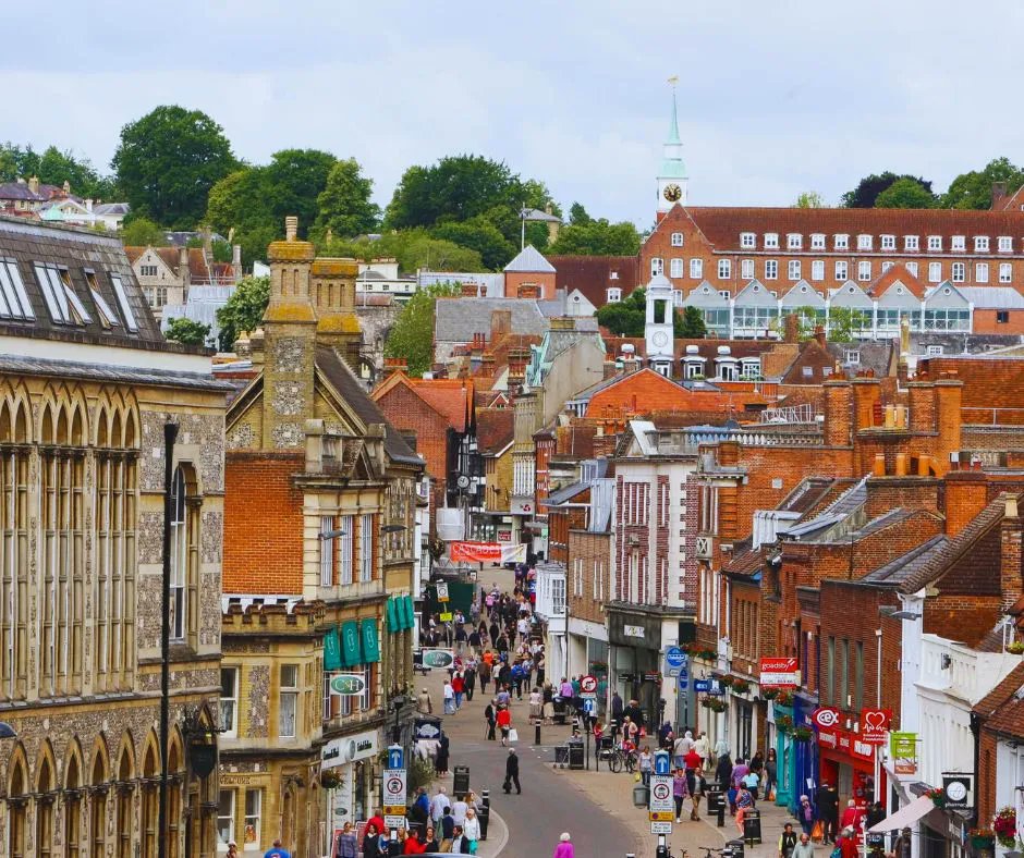 Explore the ancient capital of England, Winchester 🌳🏛️🏰 
👉 👉 👉 buff.ly/43IMENf 

#Winchester #England #Travel #TravelBlogger #TravelPhotography #Photography #BeHappy #UKTravel #VisitWinchester