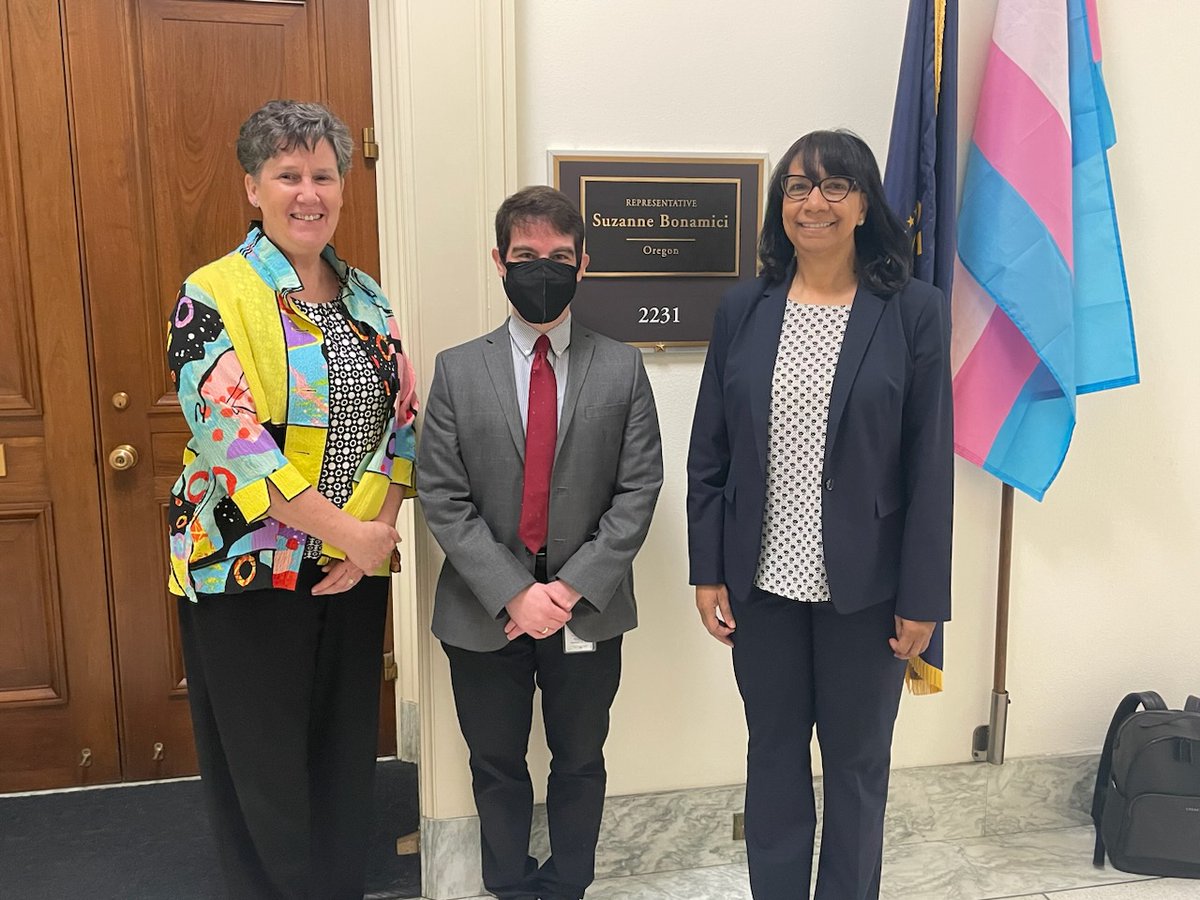 HPNAinfo's tweet photo. Dr. Michelle Webb, HPNA President, and @vab_marshall, HPNA CEO, met with Josh Izaak, Health Policy Aide to @RepBonamici, co-sponsor of the Improving Care and Access to Nurses #ICANact. https://t.co/ik7ENJVH3q