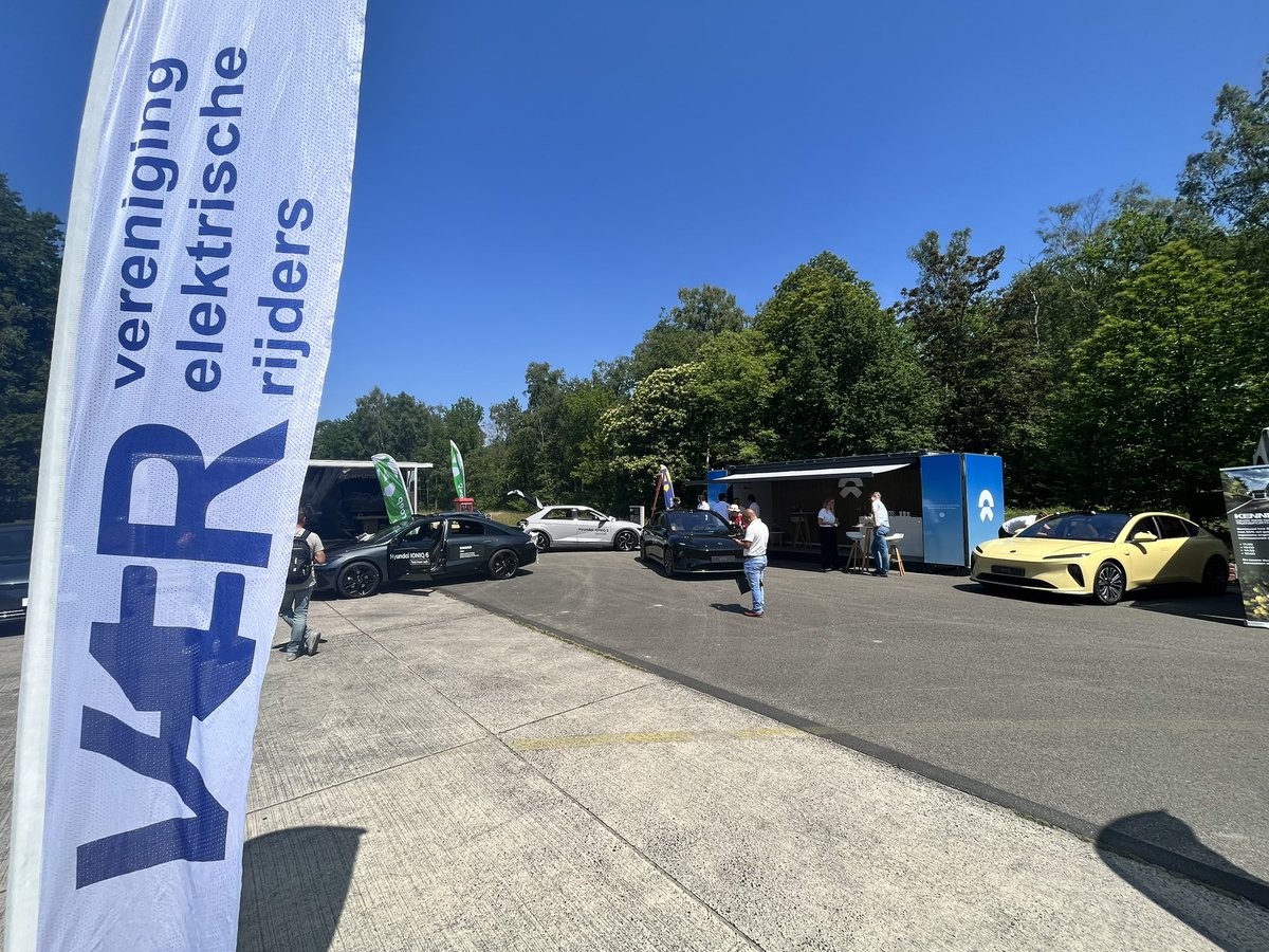 Evrijders's tweet image. ☀️ Op Move East kun je, net als morgen in Heerhugowaard, heel veel elektrische auto’s vinden (en rijden). Kom dan ook even bij ons langs! L

#moveeast #technologybase #enschede