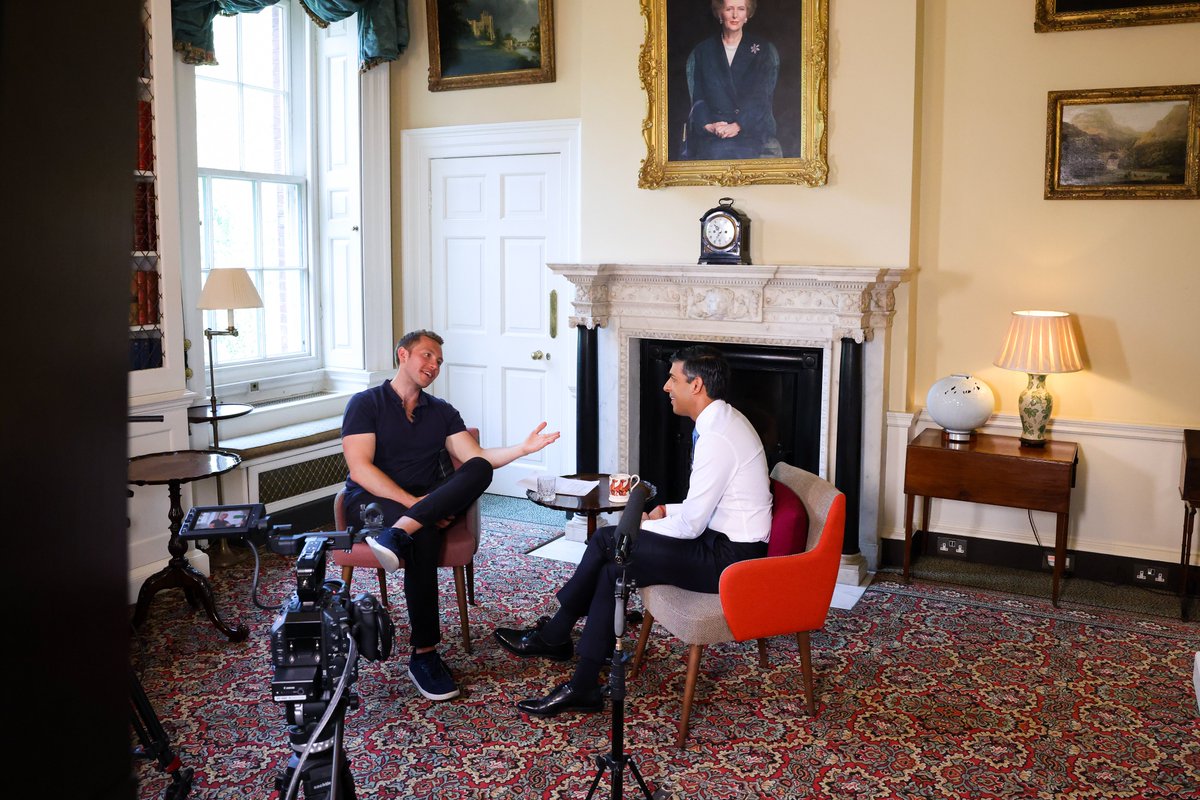 You may have noticed something different on Wednesday...

Yes - we put binary code on the No10 door to mark #LondonTechWeek 🚀

I want the UK to be the best place in the world to start, grow and invest in a tech business, as I told @HarryStebbings on @twentyminutevc this week.