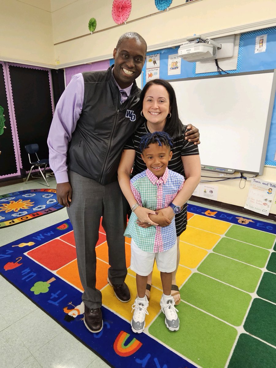 Mr. Moore tweet media