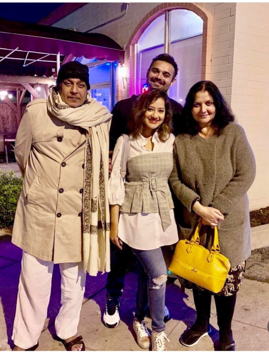 On superstar Mithun Chakraborty’s birthday today (16th June) daughter in law Madalsa Sharma wishes him with this adorable family picture. 

#mithunchakraborty
#madalsasharma
#mimoh
#yogitabali
#familygoals 
#familylove

<a href="/MadalsaOfficial/">Madalsa Sharma</a>