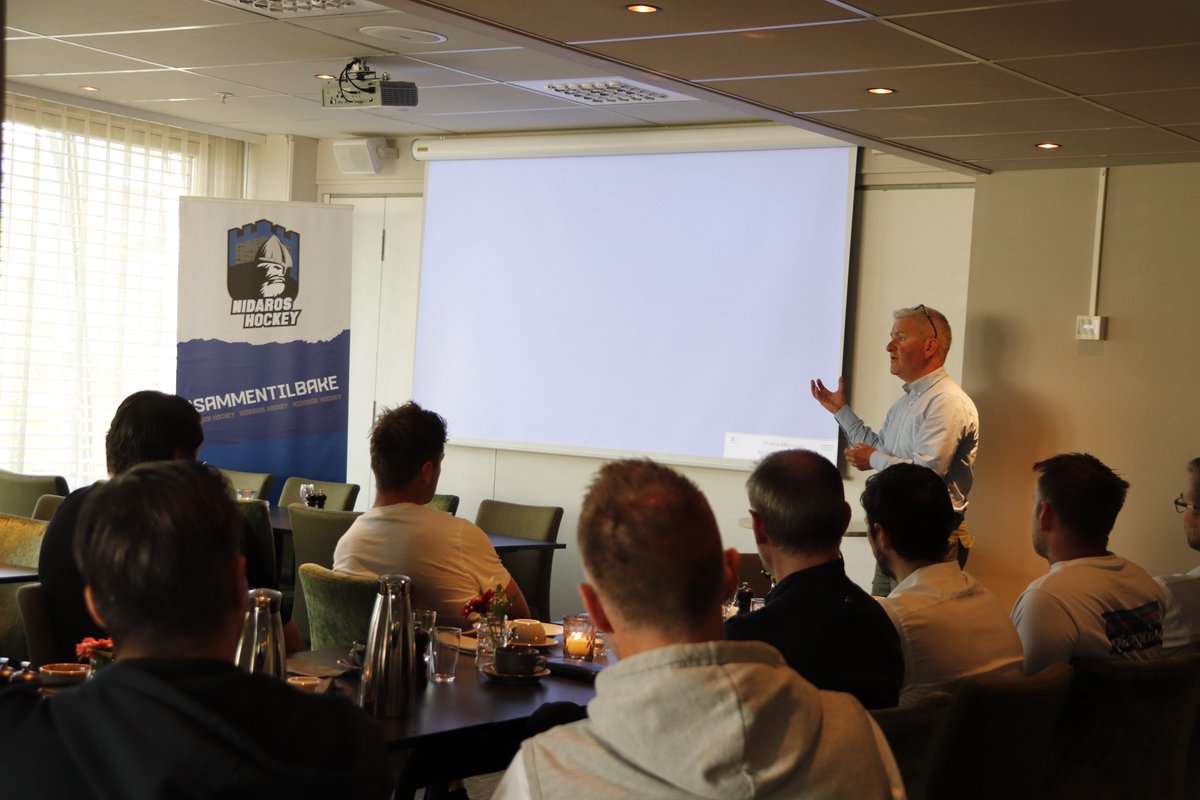 Selv om solen skinner og vi er mellom sesonger stopper ikke arbeidet med å skape et godt partnernettverk. Torsdag arrangerte vi frokostmøte hos Quality Hotel Prinsen hvor VinnVinn Reklame AS blant annet viste våre partnere jobben de gjør for Nidaros Hockey.

#Partnernettverk