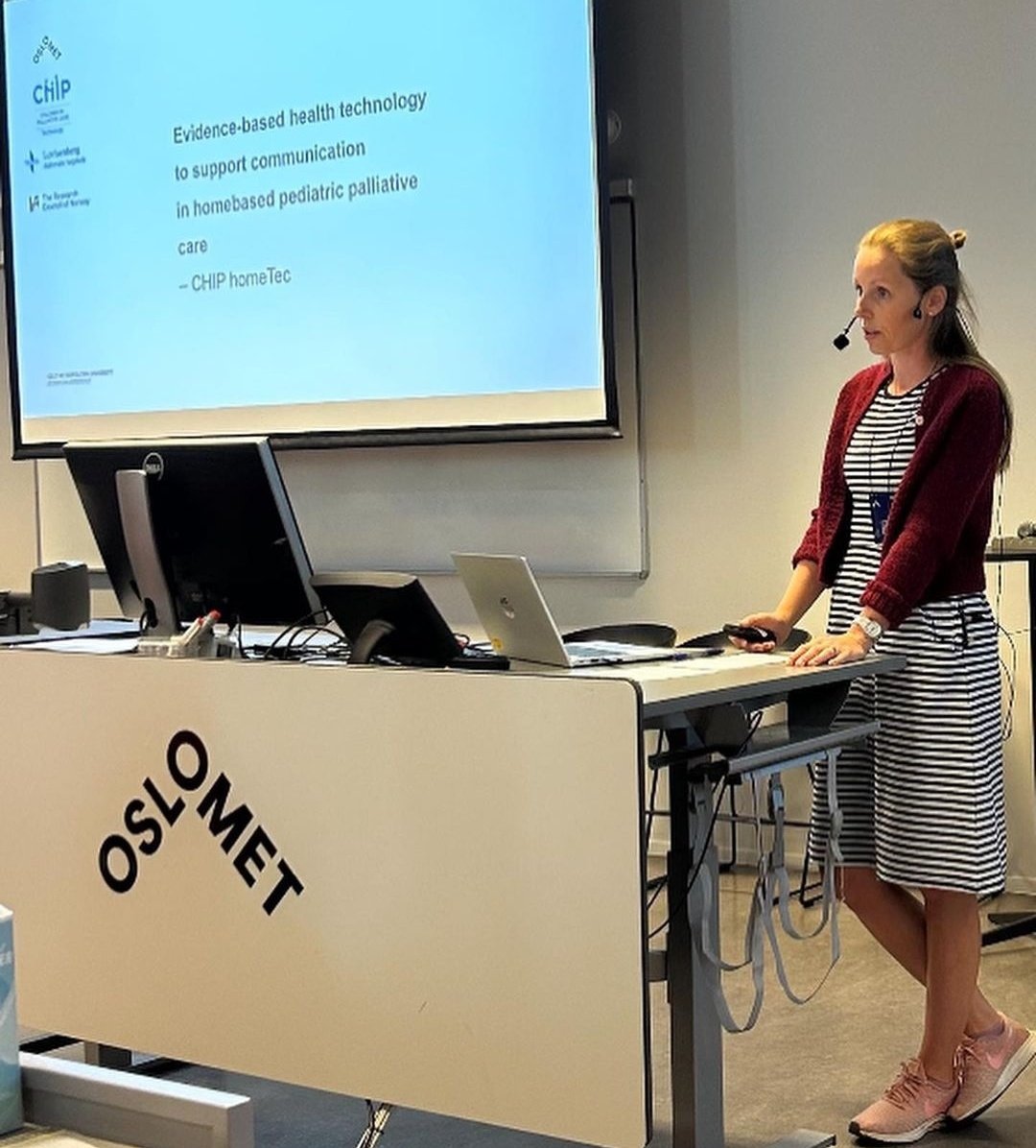 Heidi Holmen (@heidi_holmen) on Twitter photo Og på onsdag var jeg så heldig å få presentere noen av min prosjekter og hvordan vi jobber med å finne ut hvilke behov pasienter har som kan dekkes av teknologi. Alltid behovene først 🤓 <a href="/palliasjon/">Children in Palliative Care (CHIP)</a> <a href="/anettewinger/">anette winger</a> Og på onsdag var jeg så heldig å få presentere noen av min prosjekter og hvordan vi jobber med å finne ut hvilke behov pasienter har som kan dekkes av teknologi. Alltid behovene først 🤓 <a href="/palliasjon/">Children in Palliative Care (CHIP)</a> <a href="/anettewinger/">anette winger</a>