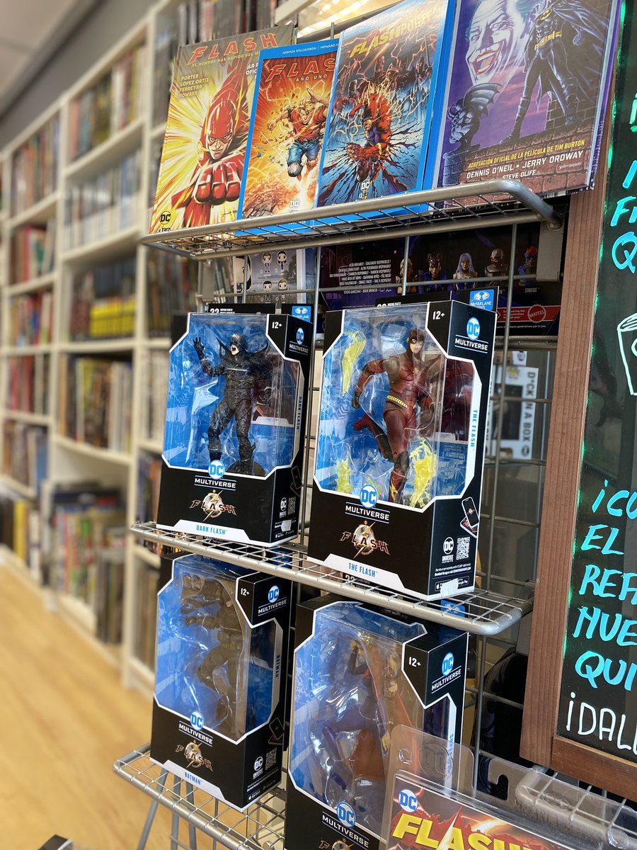 HiusepComic's tweet photo. ¿Estáis preparados para hoy?
¡Nosotros si!
En Comic SanTs ya tenemos las figuras de @mcfarlane_toys_official de la película, además de los comics en los que se inspira gran parte de la película.
¡SÉ FLASH Y CORRE A POR ELLOS!
#somoscomicsants #theflash #batman #dcu #flashpoint https://t.co/wJFz1Fn7wd