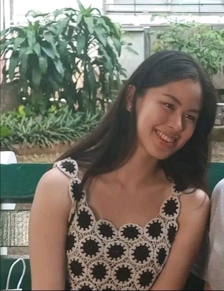she ain't even trying. #kissesdelavin
