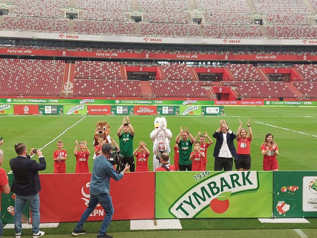 MMMAAAMMMYYY TTTOOO‼️‼️‼️ 

Chłopcy U10 z Pucharem Tymbarku! 🏆🏆🏆 

Brawo chłopcy, brawo trenerzy! 👌👌👌
Wielkie podziękowania dla kibiców! 🤍❤️🤍

#DlaPrzyszłości #Dumni
<a href="/MGortat/">Marcin Gortat🇵🇱</a> <a href="/FeterMichal/">Michał Feter</a>