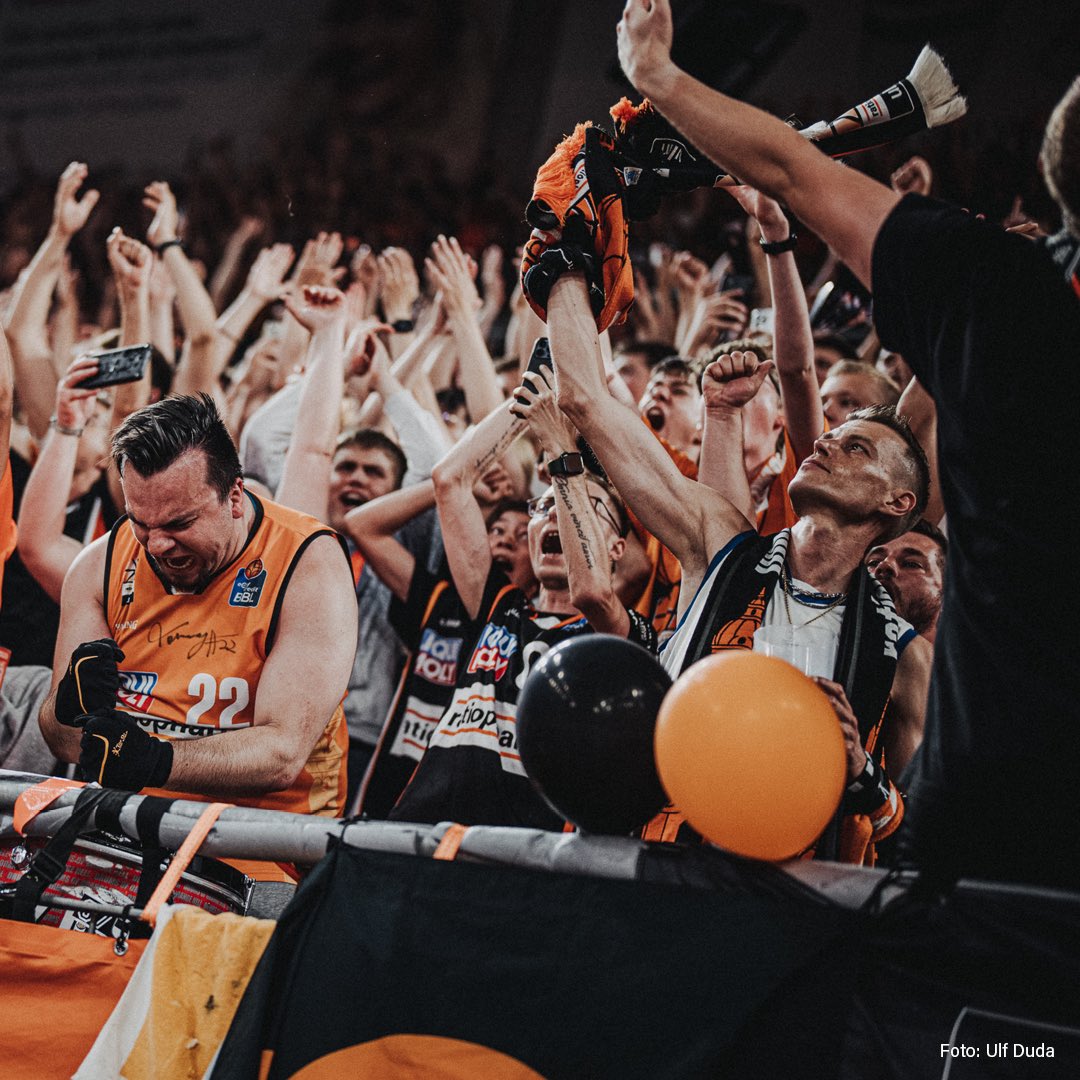 Ulm könnte Historisches erreichen…

…wenn sie heute Abend gewinnen! 

#finalsbaby #playoffsbaby #welcometowow #welcometofinals #welcometoplayoffs #ulm @ratiopharmulm @telekombaskets 

📸 @fotoduda