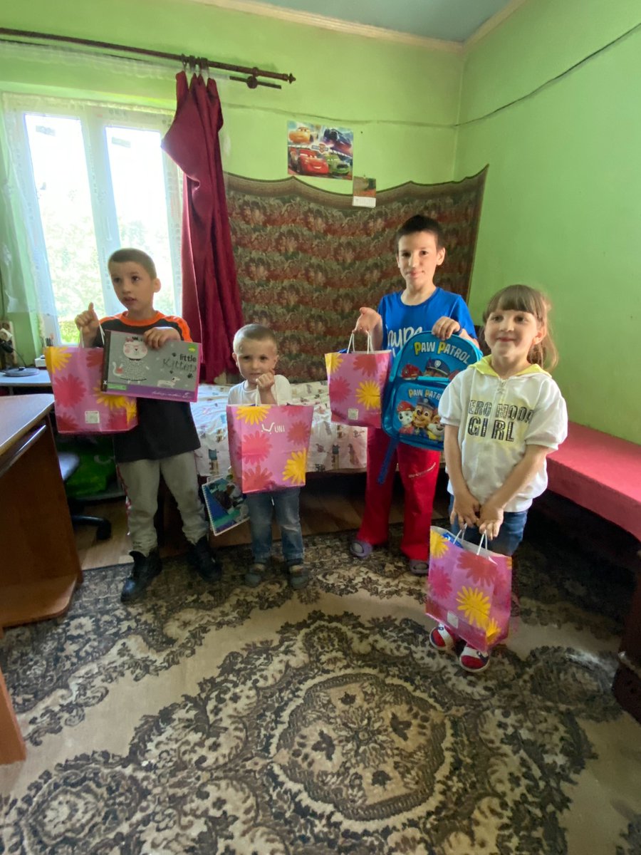 techstack_io's tweet image. 🌟 On Int. Day for the #ProtectionofChildren, our Ray of Light initiative supported low-income families. Every child deserves freedom, protection, and safety. Together, we collected essential goods, food, and gifts. United, we overcome any circumstance 🫂 #charity #children