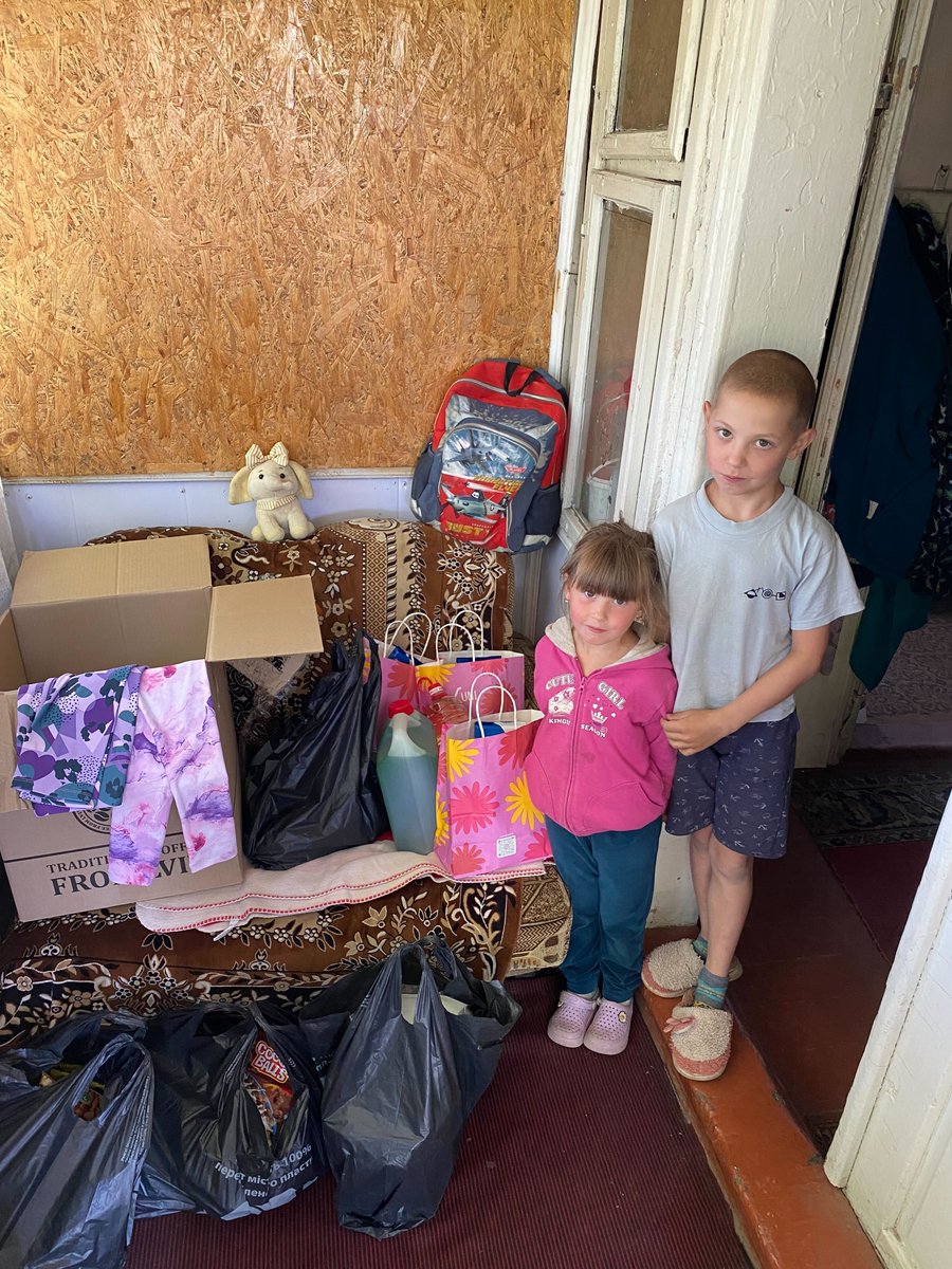 techstack_io's tweet image. 🌟 On Int. Day for the #ProtectionofChildren, our Ray of Light initiative supported low-income families. Every child deserves freedom, protection, and safety. Together, we collected essential goods, food, and gifts. United, we overcome any circumstance 🫂 #charity #children