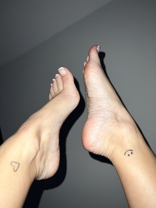 Who am I blessing with my gorgeous soles this LFP?  @LondonFootParty https://t.co/GYuTXcmXO8<a href="/tag/mufc"class="tags"><span>#mufc</span></a><a href="/tag/afc"class="tags"><span>#afc</span></a><a href="/tag/arsenal"class="tags"><span>#arsenal</span></a><a href="/tag/manunited"class="tags"><span>#manunited</span></a><a href="/tag/coyg"class="tags"><span>#coyg</span></a>
