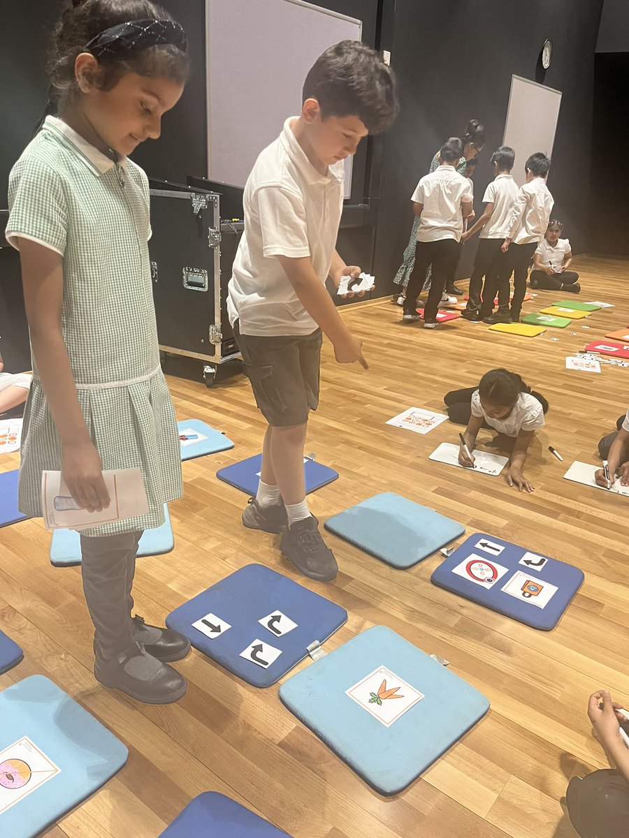 agnes_primary's tweet image. Year 3 had an amazing morning learning all about how to use algorithms to give instructions. We worked together to programme each other and make healthy lunchboxes in time for lunch #bupacodingday #healthylunchbot