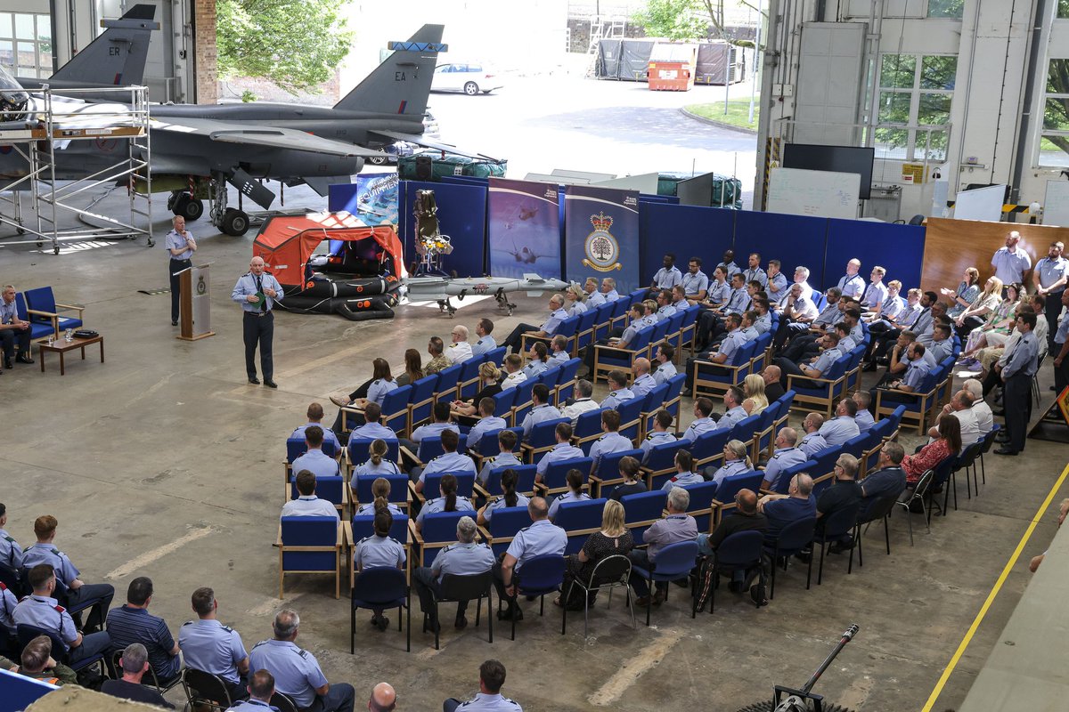 RAF_Cosford's tweet photo. Yesterday we welcomed @ChiefofAirStaff @RichMaddisonRAF @HarvSmyth and WORAF, WO Murugesvaran Subramaniam. 

A quick stop at RAF School of PT where @RAFJudo and @RAFPowerlifting was taking place, before they went on to deliver a brief to the station. https://t.co/BMCRf8NVLD