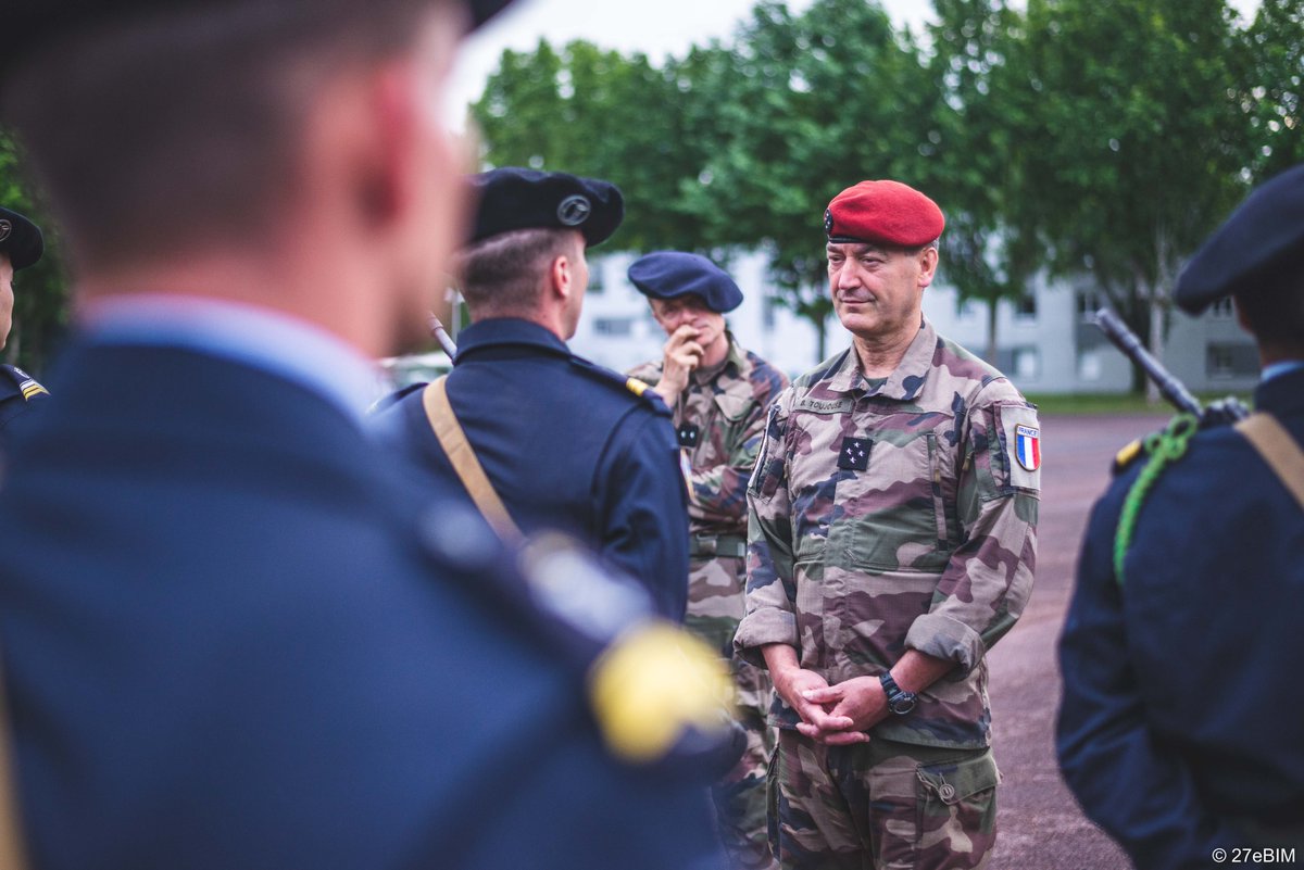 CommandementFOT's tweet image. 🏔️ Mercredi 14 juin, le GCA TOUJOUSE effectuait une visite de commandement à l'état-major de la @27bim.
Retour en 📷 (crédits 27°BIM) sur cette visite du #ComFT à Varces, à la veille de la Saint-Bernard.
@armeeszne @ArmeeszoneNord @Defense_Sud_Est @armeedeterre @1reDivision