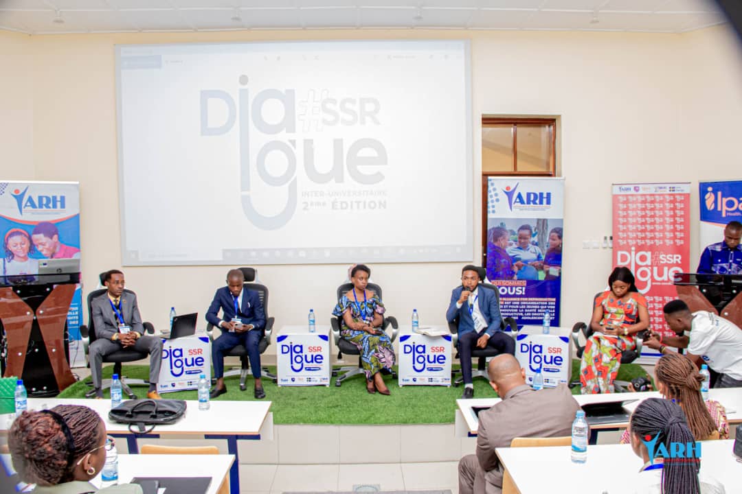 #YARHDIU2023 : Pour le premier panel, sous la modération de @SabueB, différents représentants estudiantins donnent leurs avis et causes liés aux #DSSR rencontrés par les étudiants en milieu universitaire.

@yarhdrc 
@IpasOrg