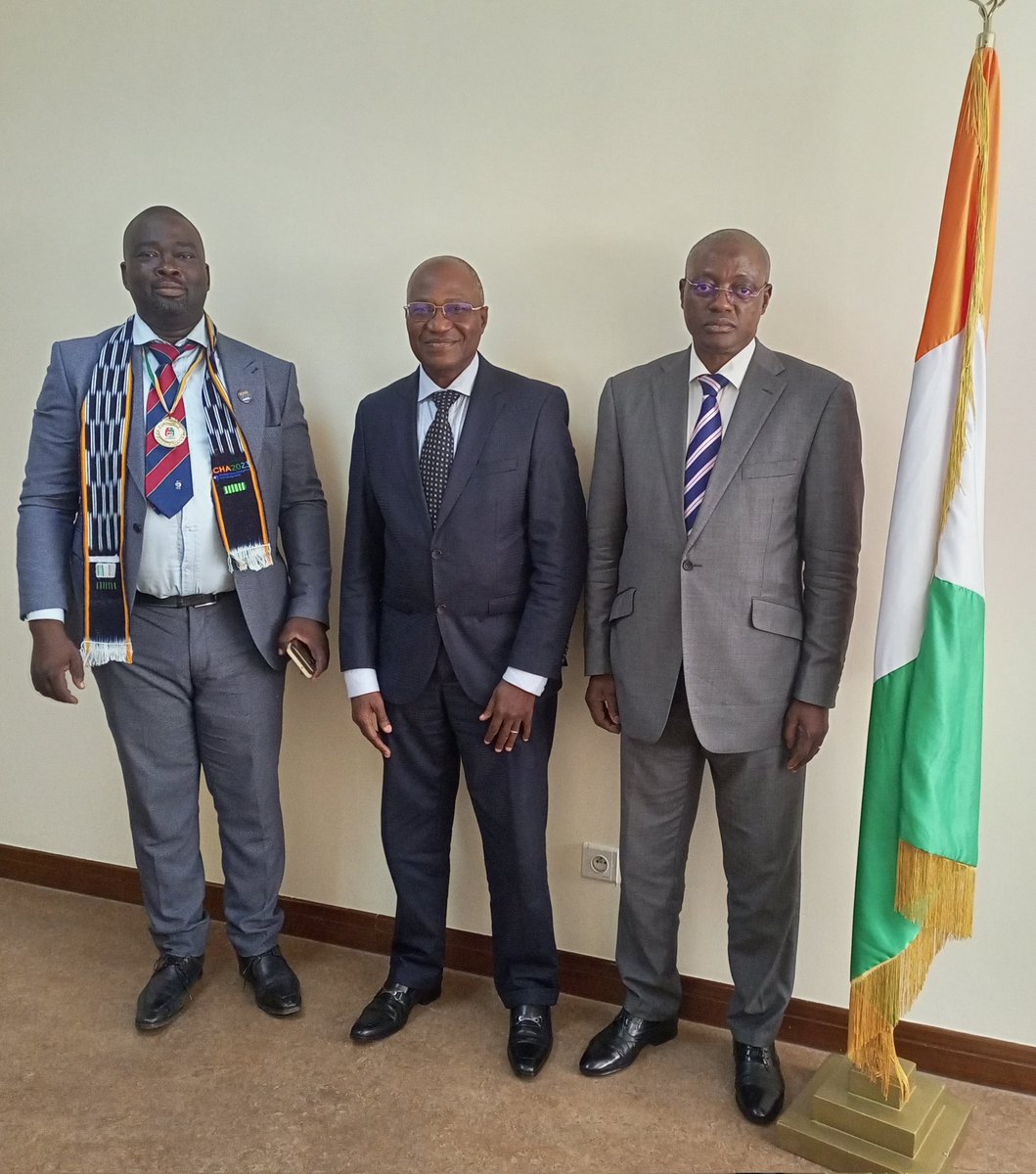 yorobitaray's tweet photo. Sur instructions de Mme la Ministre d'Etat, Ministre des Affaires Étrangères, la CSCI a été reçue par son Conseiller Technique, SEM Diabagaté Youssouf. https://t.co/IOa2vStiEm