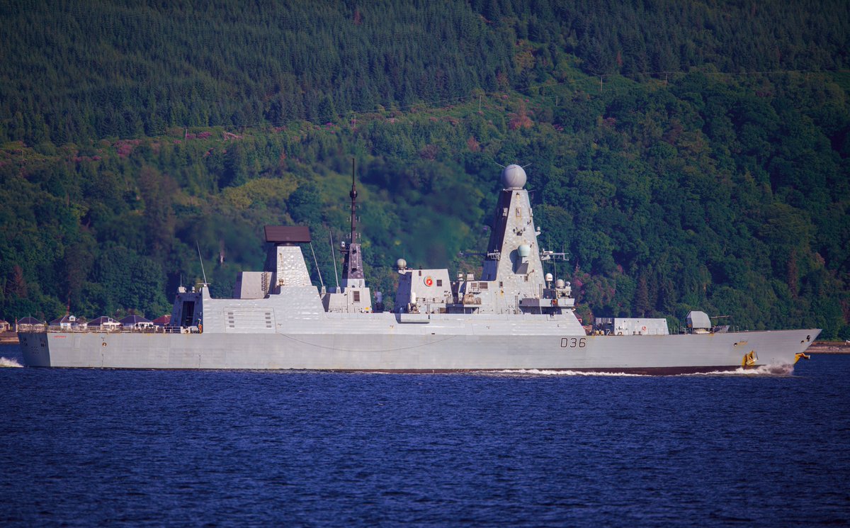 WarshipCam's tweet image. HMS Defender (D36) Daring-class air defence destroyer inbound on the Clyde - June 16, 2023 #hmsdefender #d36 

SRC: TW-@SheilaLWeir