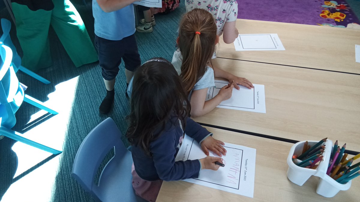 WBarnsNursery's tweet image. Opportunities to visit our new classroom environment and spend time with Mrs Paton. 
#Primary1transition #enhancedtransition #gettingitrightforme #relationships #attachments #nextstepsofmyjourney #meettheteacher #confidentindividuals