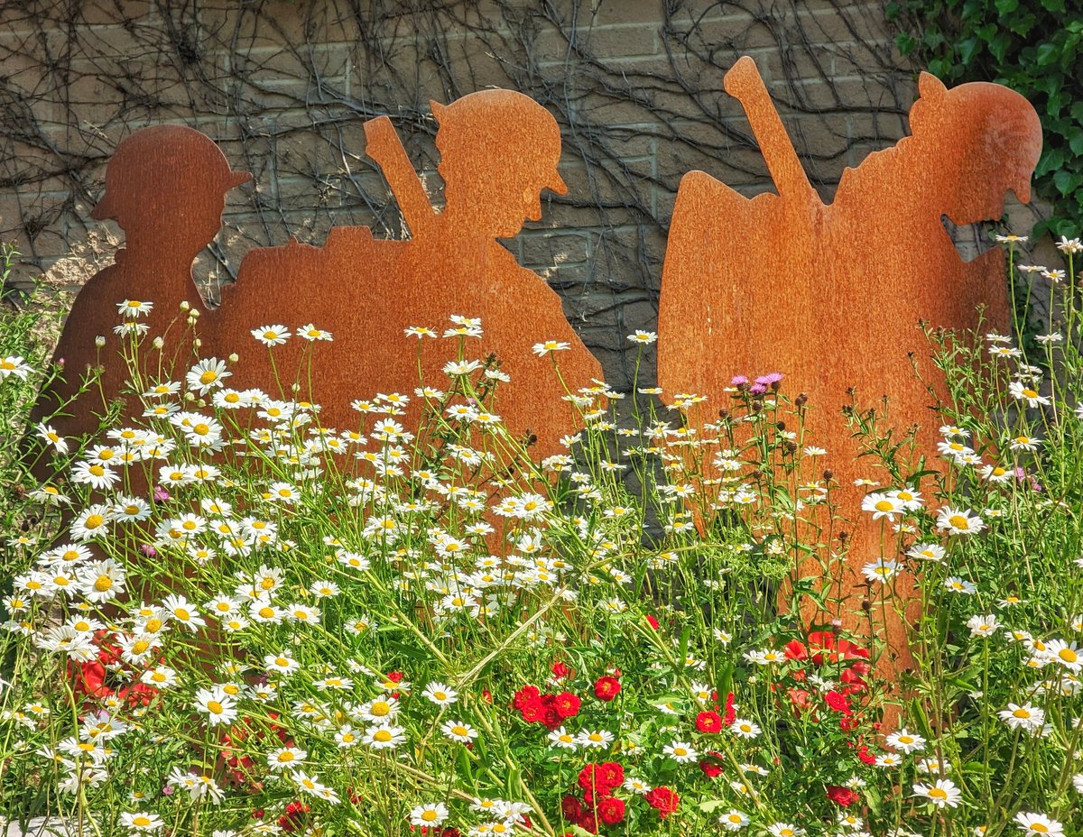 Wild flower war memorial

The sun hitting the sculpture made it almost look as though it were glowing, with the soldiers wearily tramping through the flowers.

#photography #warmemorial #hallleyspark #matlock #googlepixel6pro #teampixel 

@derbyshiredales 
@MatlockCouncil