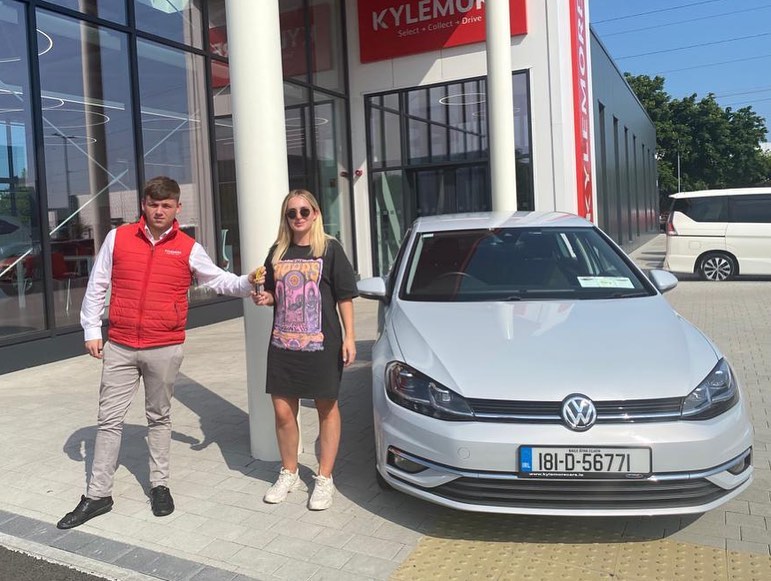 Congratulations to everyone in their new cars 🥳 Here are some highlights from the team 🤩📲 DM us if your looking for a new car 🚘 and follow the link in our bio ✅ #newcars #kylemorecars #cool #happy #ireland #localbusiness #goodbusiness #collect #cars #family #friends #dublin