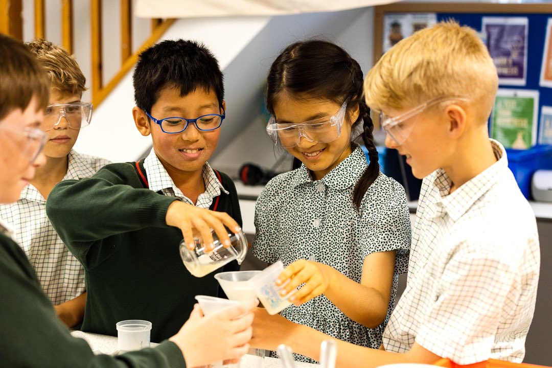 AldroSchool's tweet image. The science lab is busy with lots of experiments in full swing! 

#sciencelab #learning #experiments #godalming #surreyprepschool