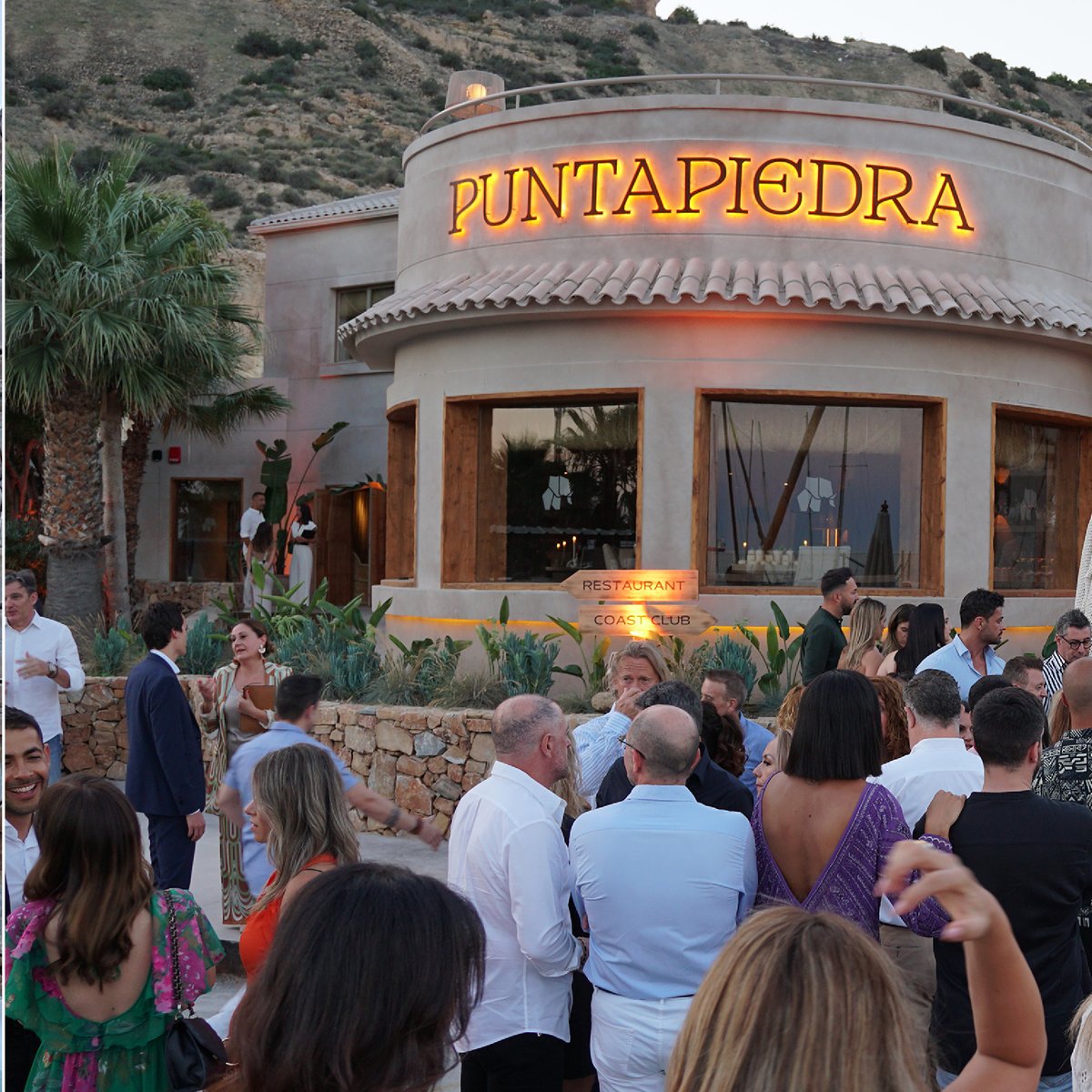 JorgeFunkadelic's tweet photo. Desarrollando el branding para Puntapiedra, creamos un espacio icónico, un verdadero lugar de peregrinación donde el verano se convierte en un estado mental. Grupo Forty ha creado un espacio único que combina alta gastronomía con estilo de vida, ocio, música y eventos. https://t.co/SREMbSh5wI
