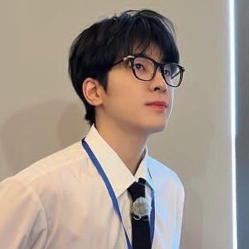 boyfiejeonwonu's tweet photo. office romance? yes.

#CSD #CaratSelcaDay #WONWOO #원우 #SEVENTEEN #세븐틴 @pledis_17 https://t.co/sX0AEEwVb2