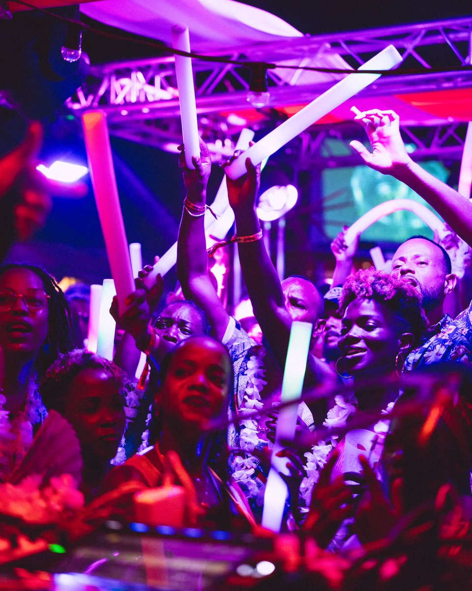 DEEJAYPUFFY's tweet photo. Martinique ♥️💚🖤 - 📷 @AlxdrJames https://t.co/68wg8TFxeF