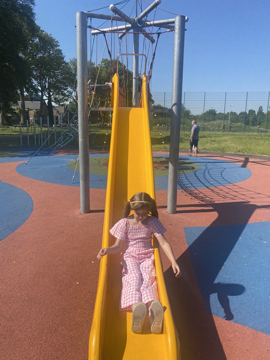 MissThompsonSPS's tweet photo. We had so much fun at Saughton park today! https://t.co/5jxpiDWu5Y