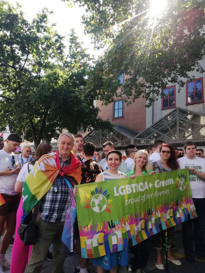 as_penarth's tweet photo. Looking forward to joining @WalesGreenParty members and friends at #PrideCymru this weekend.
Join us on the Parade or drop by our stall for this celebration of community, coming together to demand equality and liberation.
#PrideisstillaProtest
#PrideMonth https://t.co/bhpVBFaeYb