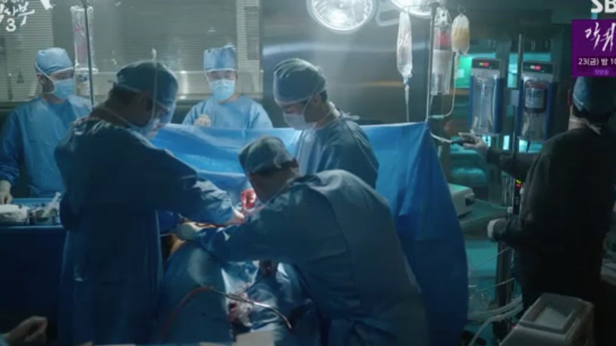 itsKtreats's tweet photo. THIS IS PROBABLY THE MOST POWERFUL SURGERY THAT EVER HAPPENED IN DOLDAM 

#DrRomantic3Ep15
#DrRomantic3 https://t.co/oSK4liYoWc