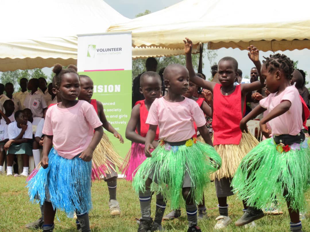VacNet_'s tweet image. Today on the 16th we participated in the commemoration of the Day of African Child #DAC we joined partners in Nothern Uganda, all assemble at Gulu University ground in Gulu City. Together we commit to promote and protect the rights of children in the digital Era.