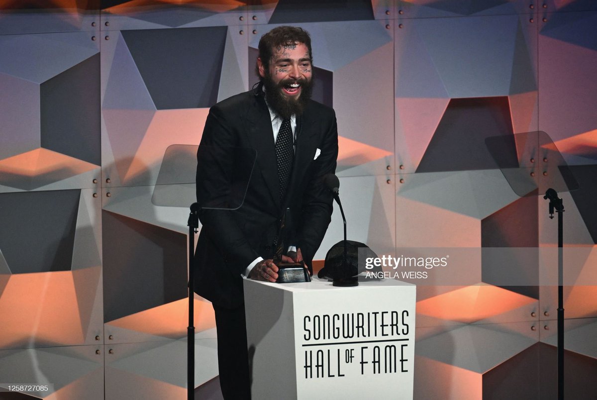 PostMalone_Fans's tweet photo. Post Malone has been inducted into The Songwriters Hall of Fame! 👏🏼👏🏼👏🏼 https://t.co/BukB7nSGYZ