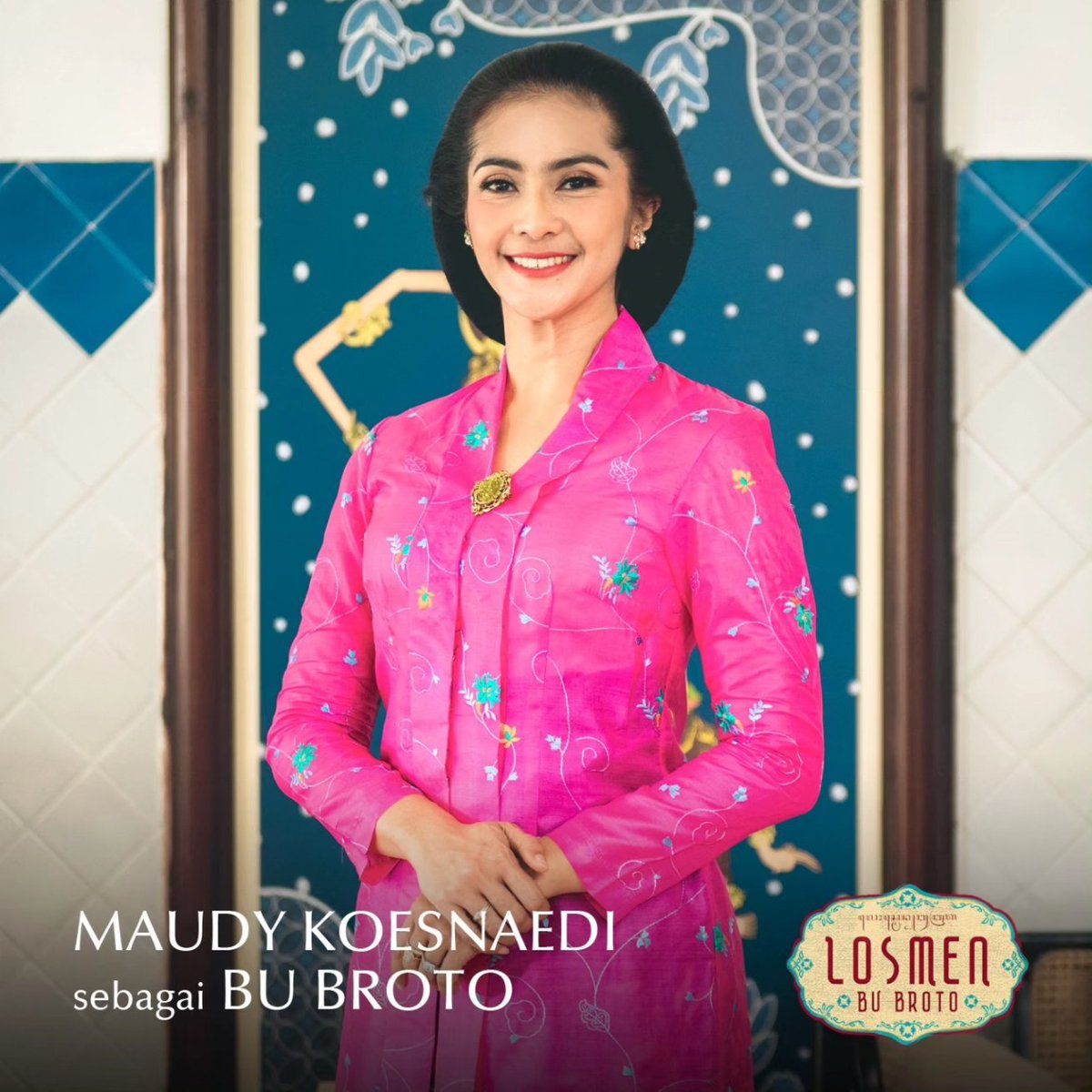 robertronny's tweet photo. Selamat Datang di Losmen Bu Broto. Masih dengan hangatnya keluarga Broto, dilengkapi cerita baru,tamu-tamu baru, juga konflik yang tiba-tiba hadir di dalam Losmen
Serial Losmen Bu Broto
@mpokmod
@FebbRastanty
@paragonpics_
@Ideosource 
#LosmenBuBroto
#ParagonPictures
#Ideosource https://t.co/0D555mkLBl