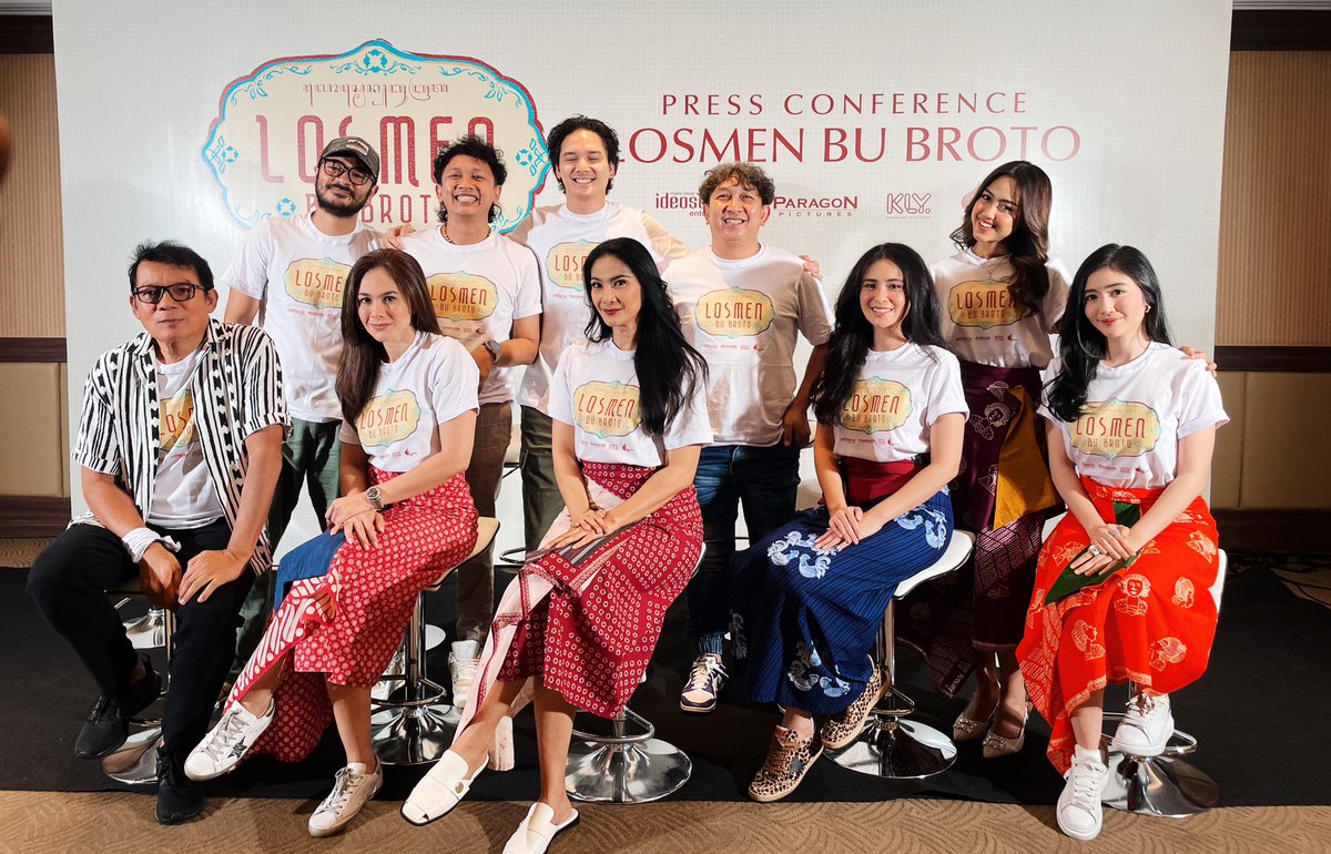 robertronny's tweet photo. Para pemeran Serial Losmen Bu Broto

Partono: Augie Fantinus
Sekar: SiscaJKT48 (@S_SiscaJKT48)

@paragonpics_
@Ideosource
#LosmenBuBroto #ParagonPictures #Ideosource https://t.co/POI0jRs8Sh