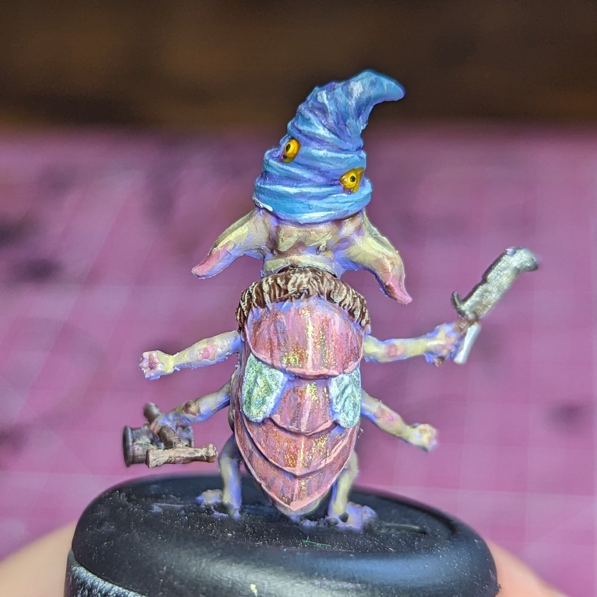 Grub from @moonstonegame is complete (minus base)! Used some awesome new paints I picked up at @UKGamesExpo 

#miniaturepainting #miniatures #moonstonegame #akinteractive #turbodork #fantasyminiatures