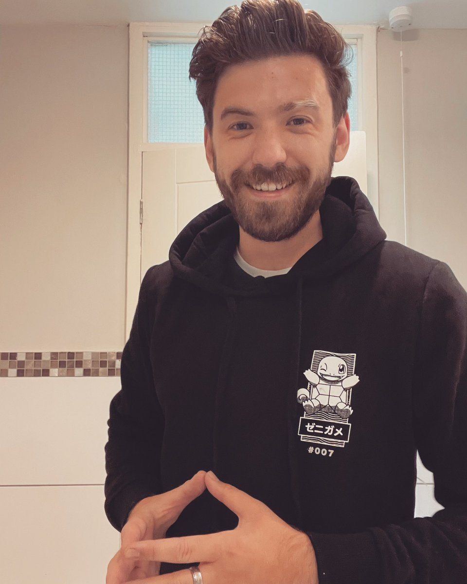 PokeProwseYT's tweet photo. UK heatwave is the perfect time for a thicc black hoodie purchase 💰 #007 https://t.co/lMyQb1yhVR