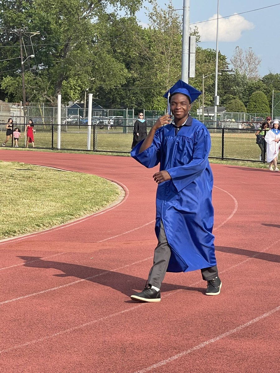 GoJaysGTrack's tweet photo. Congratulations to our seniors! We will miss you! #alwaysabluejay 💙💙 https://t.co/fcXbyK4grk