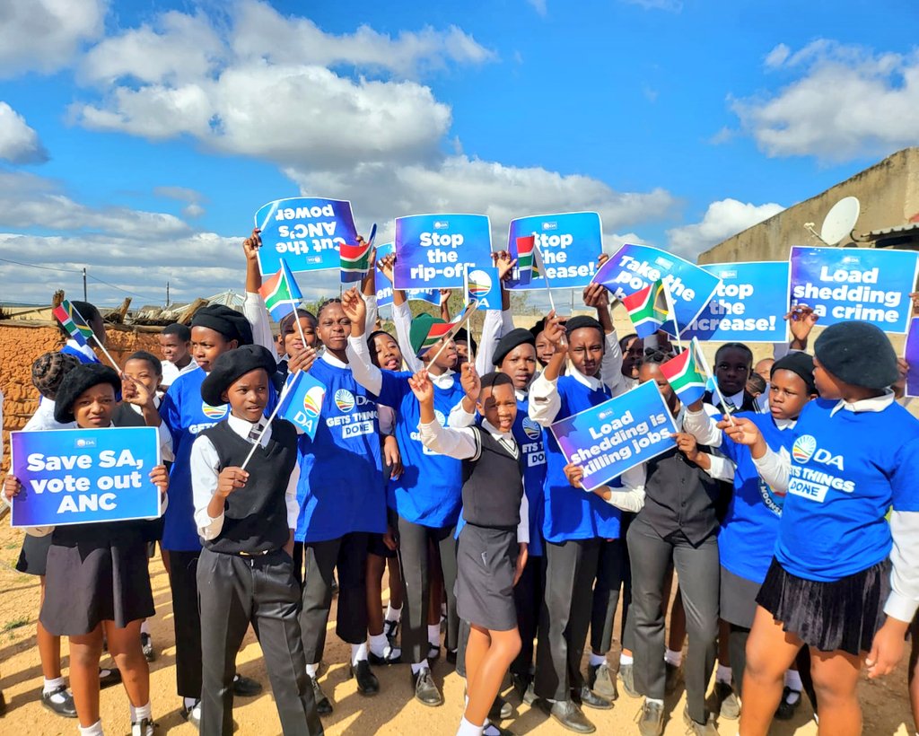 DA_Mpumalanga's tweet photo. 📌Mangosuthu 

🇿🇦 Commemorating #YouthDay in Mkhondo Constituency.

The youth of SA are facing an unprecedented crisis, with youth unemployment soaring to 60%.

Play your part to save South Africa. Get help registering to vote at https://t.co/hvTRuwlMEG. 

#PowerToTheRegistered https://t.co/BqjNIKMvvG