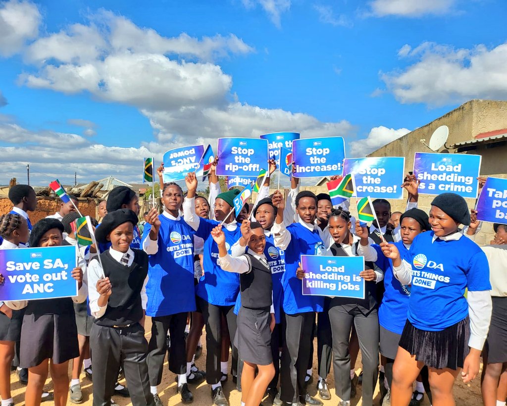 📌Mangosuthu 

🇿🇦 Commemorating #YouthDay in Mkhondo Constituency.

The youth of SA are facing an unprecedented crisis, with youth unemployment soaring to 60%.

Play your part to save South Africa. Get help registering to vote at check.da.org.za. 

#PowerToTheRegistered