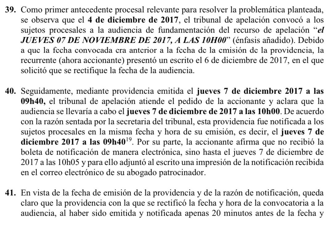 VeronicaLHM's tweet photo. 🔵Sentencia No. 265-18-EP/23 

▶️ Caso de afectación al derecho a la defensa en la garantía de recurrir.

🔺Un juez emitió una providencia en la que rectificó la fecha y hora de la convocatoria a la audiencia y la notificó 20 minutos antes de que se celebre la audiencia.

🔘La CC recuerda que el deber de notificar la convocatoria a una audiencia con la debida anticipación tiene relevancia constitucional, ya que: 

⁃es determinante para garantizar el derecho al debido proceso y la defensa de las partes procesales. 

#LaCortedice que respetar los tiempos mínimos de notificación es indispensable para que las partes procesales puedan 

⁃Recibir oportunamente la convocatoria en los medios de notificación señalados
⁃Preparar su intervención 
⁃Planificar su asistencia a la audiencia de manera puntual