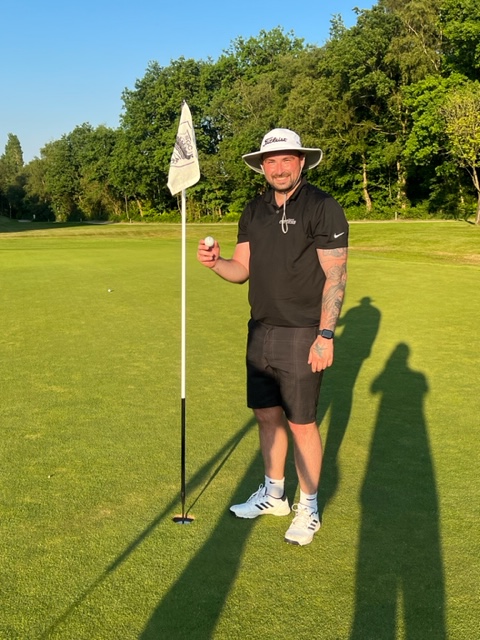 ScarcroftGC's tweet photo. WOW, 🤯he's only been a member for two weeks and new boy, Ellis Leach, bags an ♠️ with a 5 iron on the 7th⛳️
Enjoy the moment and looking forward to a wee shot of🥃whisky at the weekend 👏👏👏 https://t.co/tJpHPiDm3p