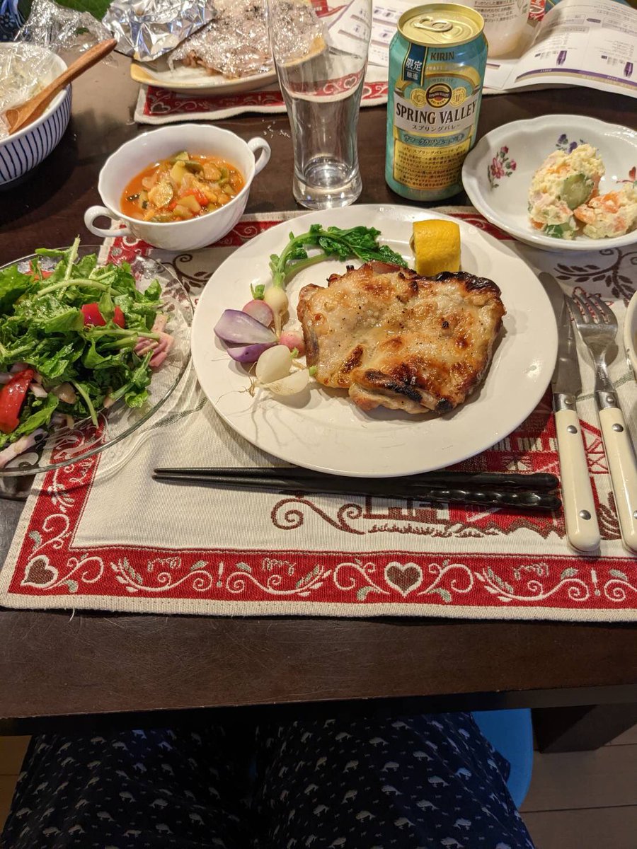 sachi12sachi's tweet image. 畑で取れた野菜🥬🥦たっぷりの夕食✨✨
体によ〜い😍
＃野菜
＃健康的な食事